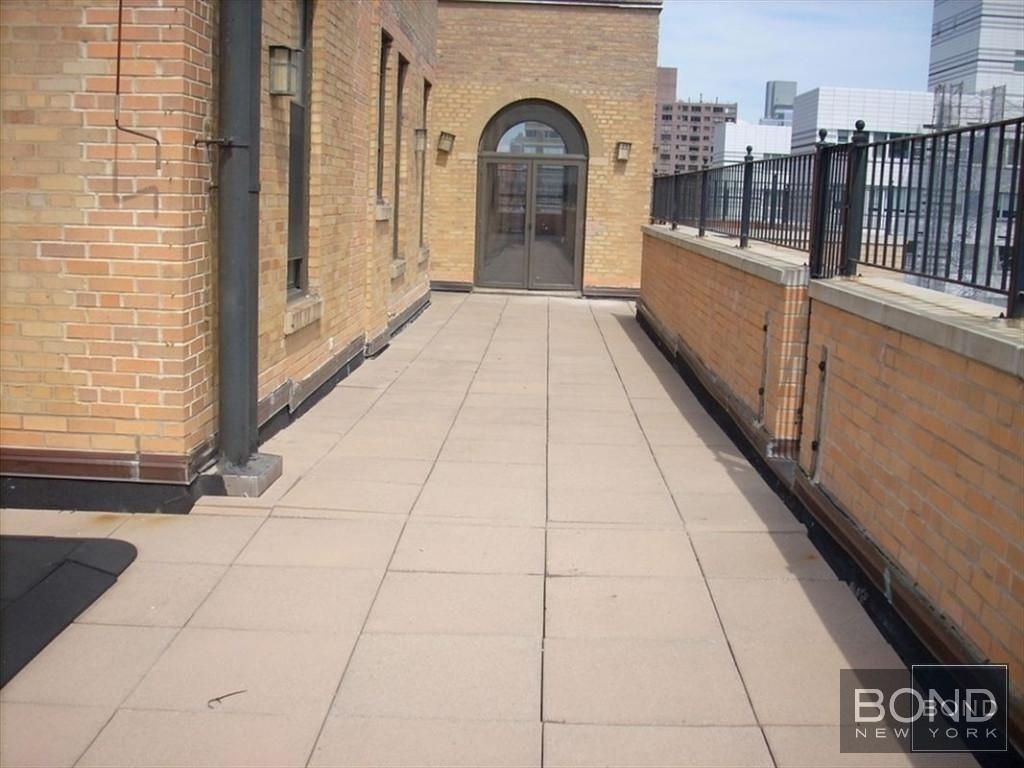 East 68th Street - Photo 11