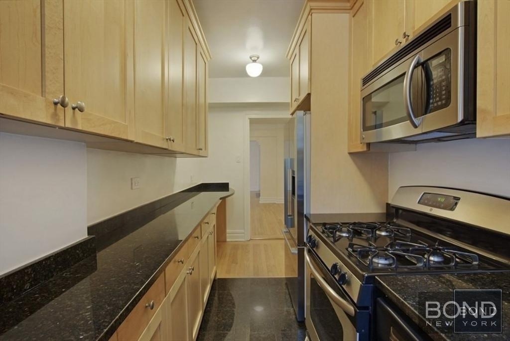 East 68th Street - Photo 5