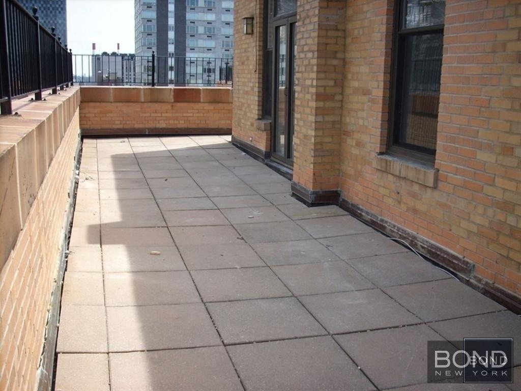 East 68th Street - Photo 12