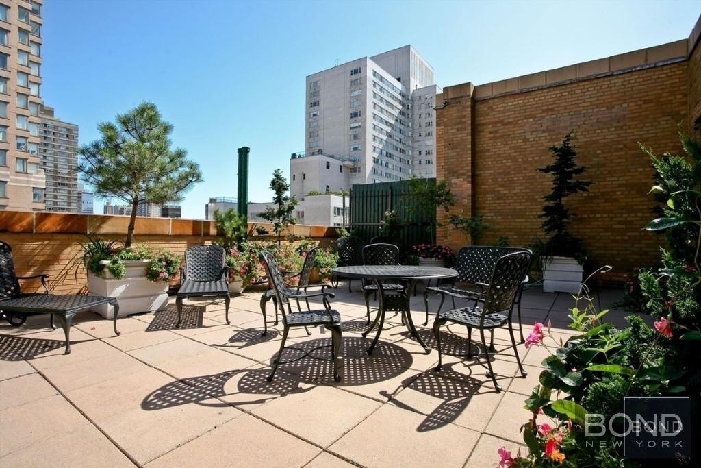 East 68th Street - Photo 10