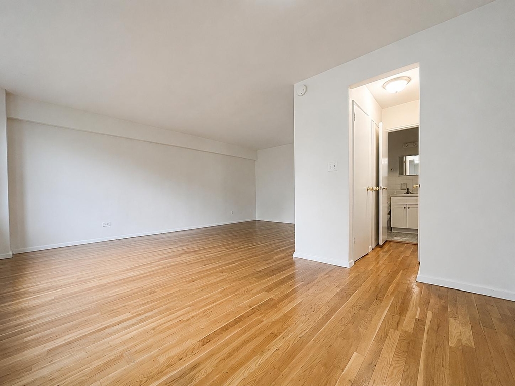 6645 Broadway - Photo 7