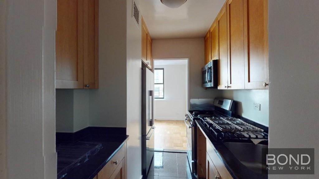 East 79th Street - Photo 2
