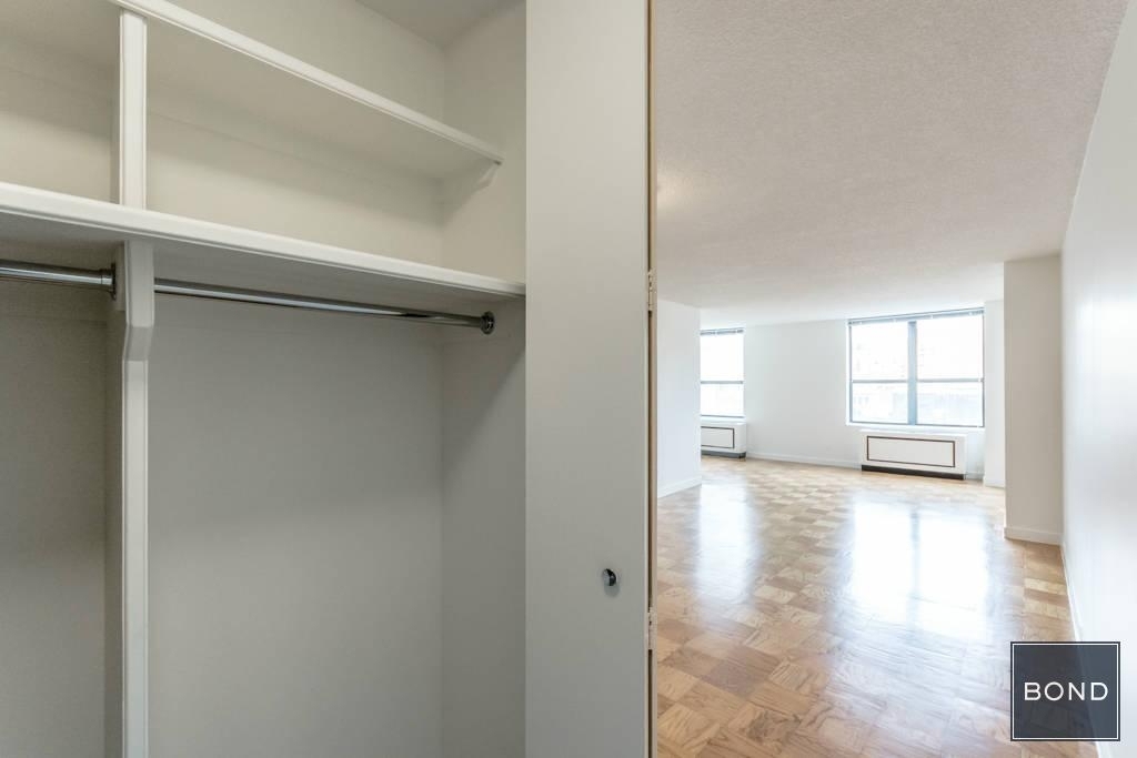 West 87th Street - Photo 7