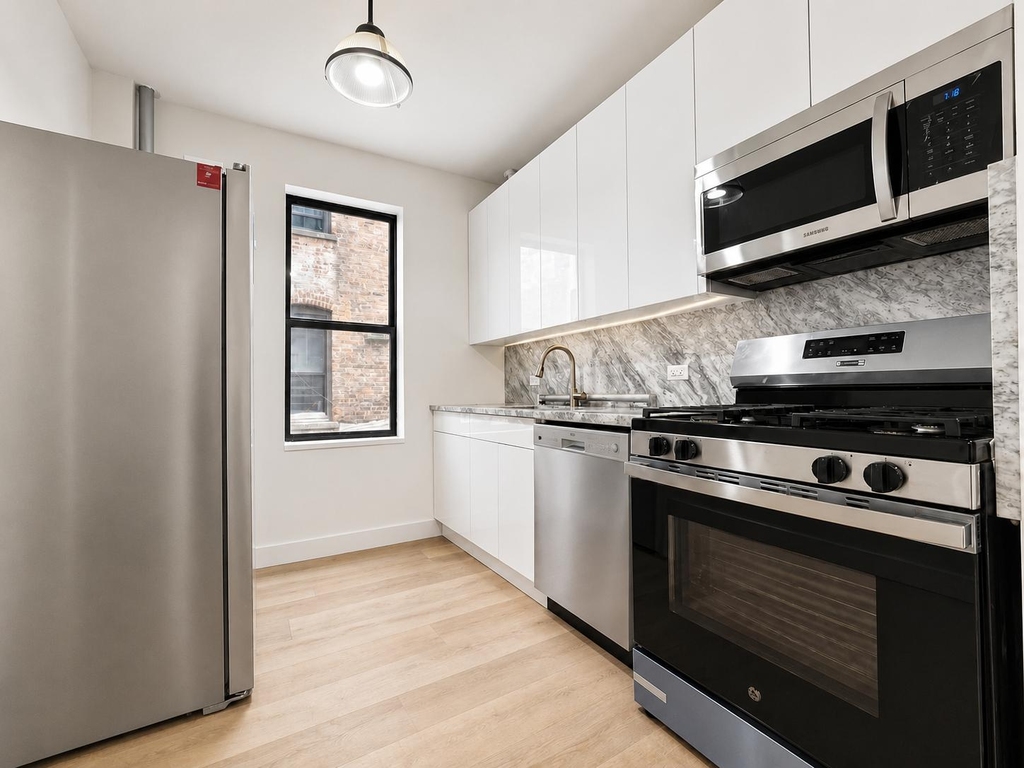 3415 Broadway - Photo 2
