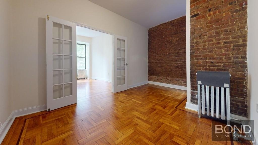 East 12th Street - Photo 12