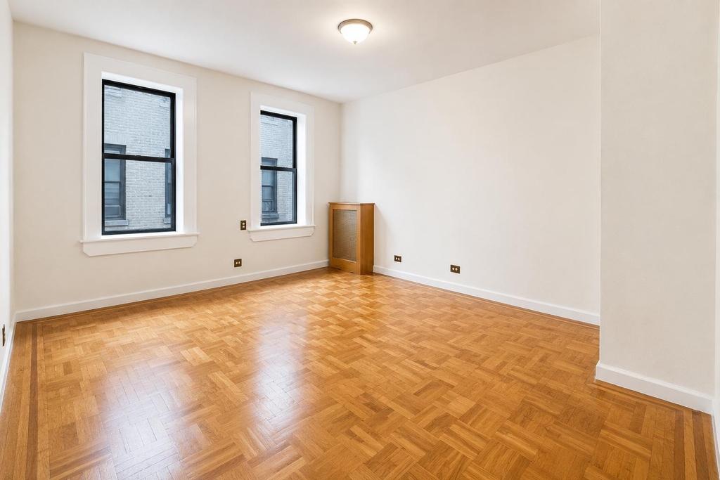 1803 Riverside Drive - Photo 4