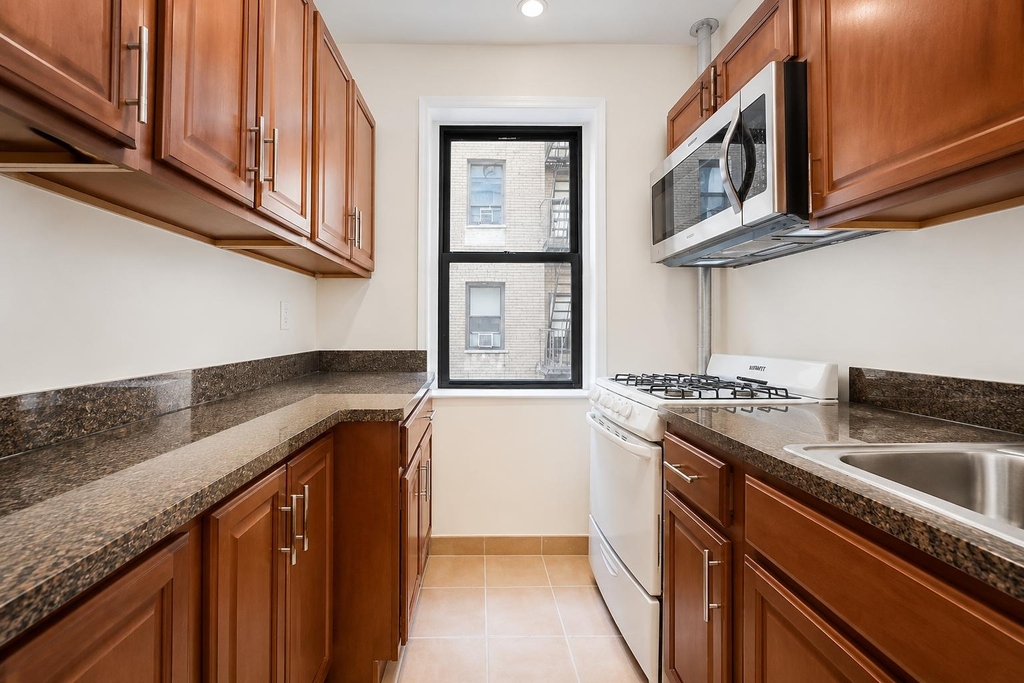 567 Fort Washington Avenue - Photo 7