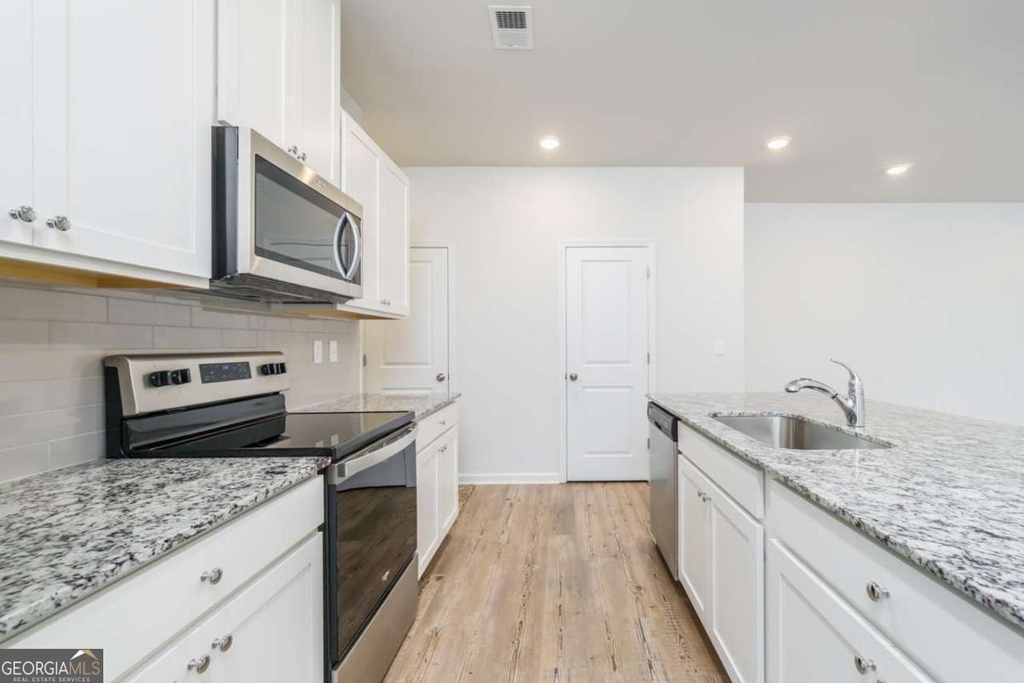 84 Founders Drive - Photo 2