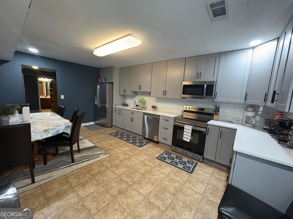 180 Village Green Court Sw - Photo 2