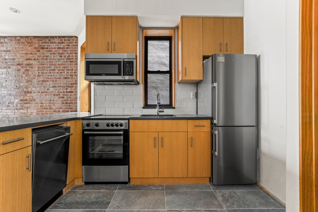 212 Lafayette Street - Photo 4