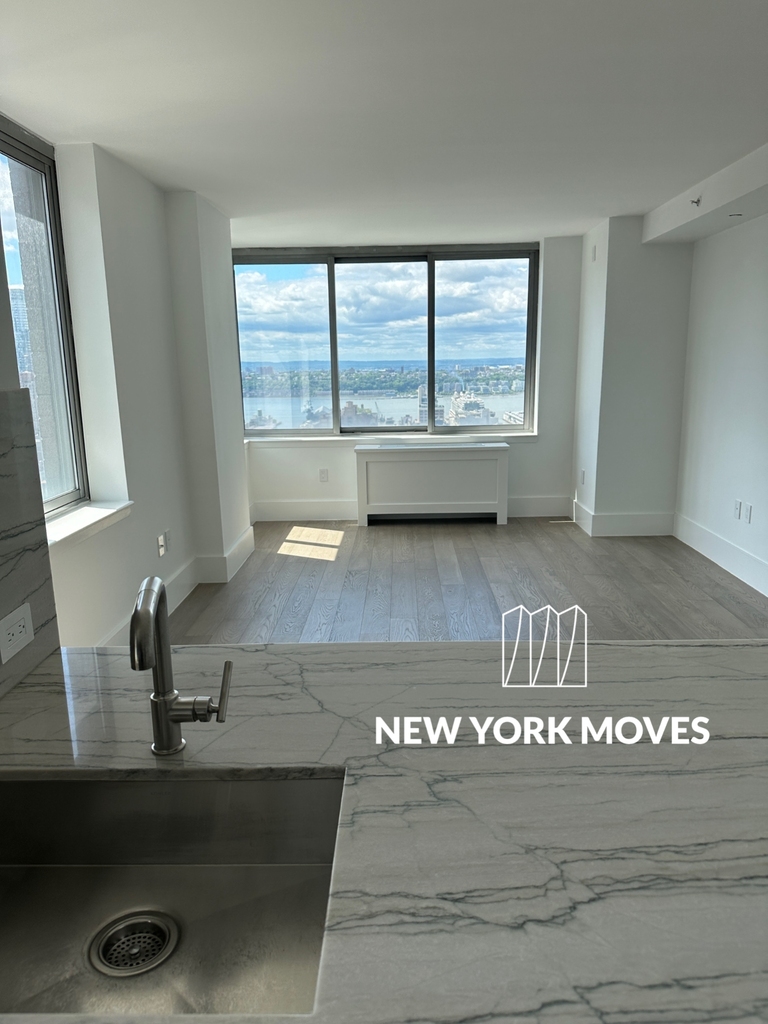 West 47th Street - Photo 2