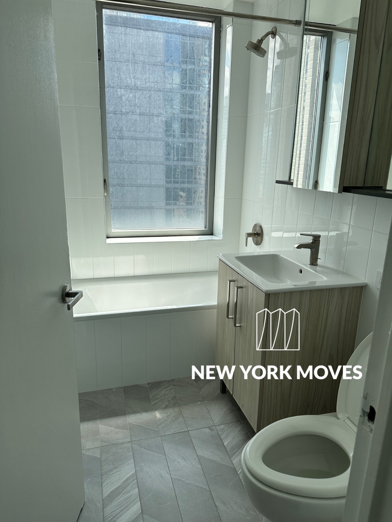 West 47th Street - Photo 7