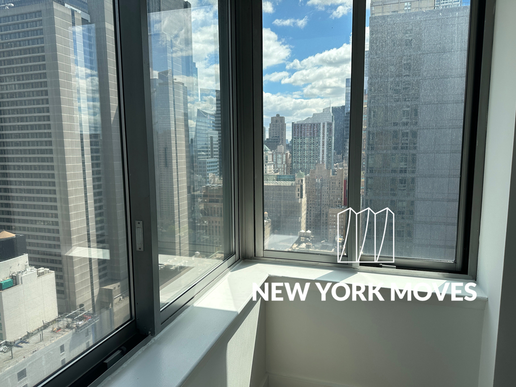 West 47th Street - Photo 11