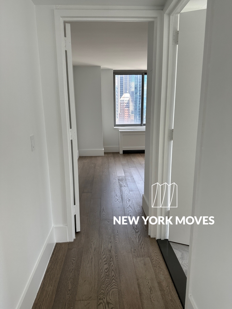 West 47th Street - Photo 9