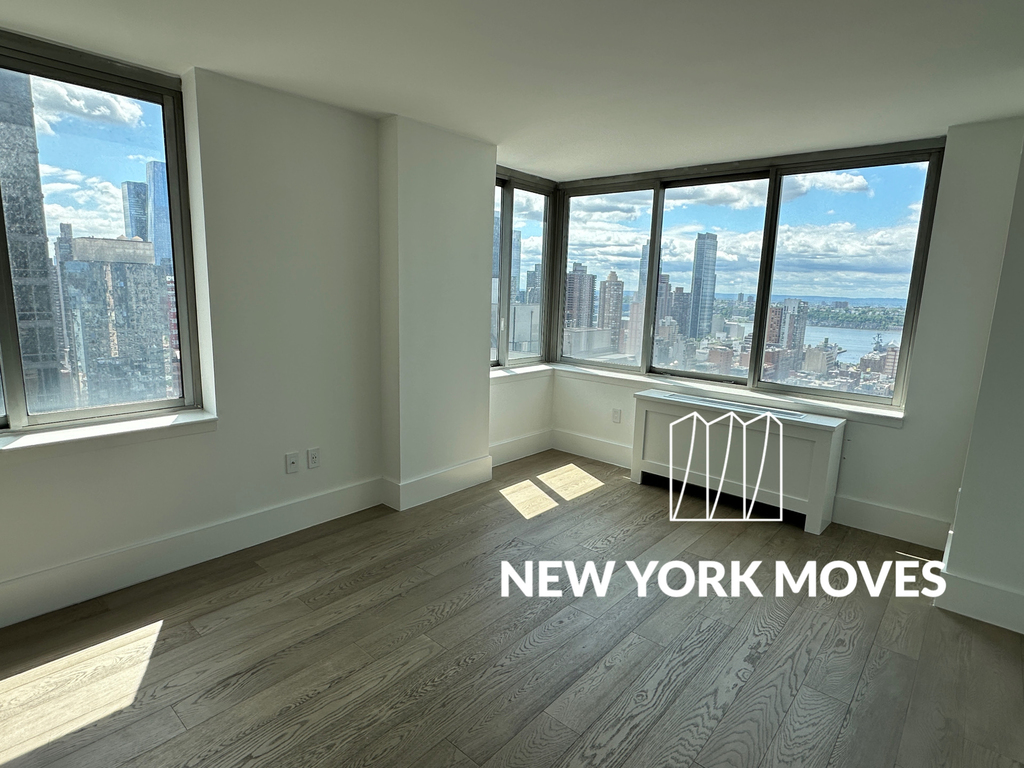 West 47th Street - Photo 1