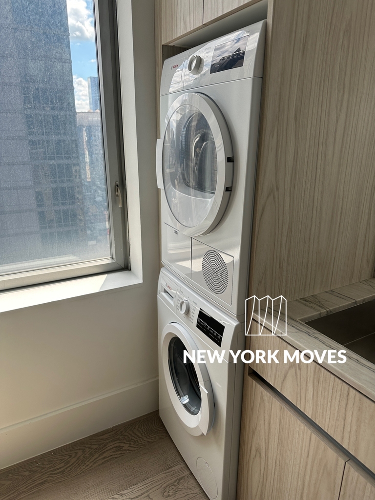 West 47th Street - Photo 6