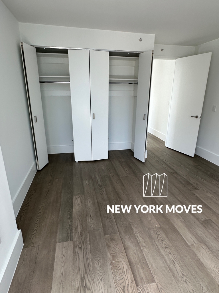 West 47th Street - Photo 12
