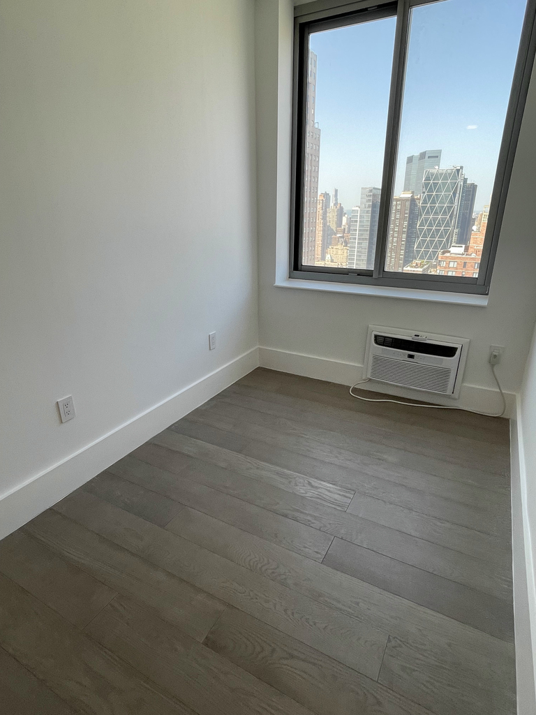 West 47th Street - Photo 7