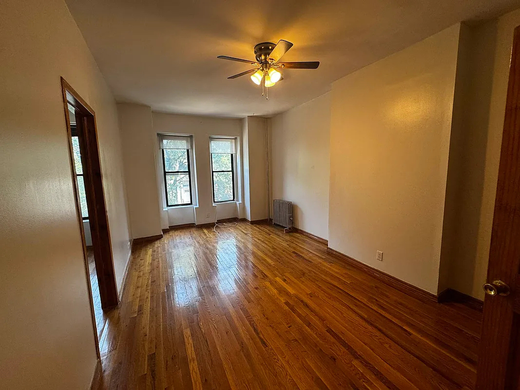 Bainbridge Street and Lewis Avenue - Photo 4