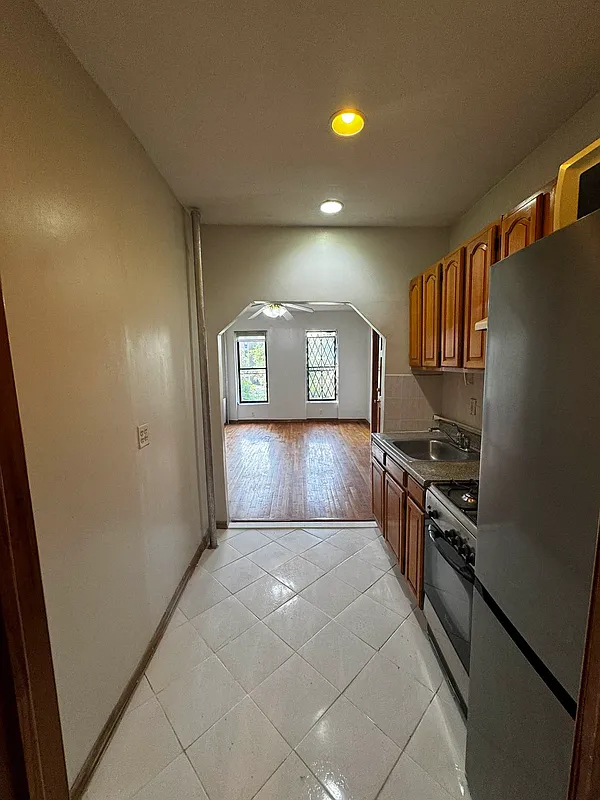 Bainbridge Street and Lewis Avenue - Photo 1