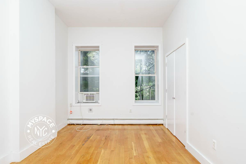 828 Halsey Street - Photo 2