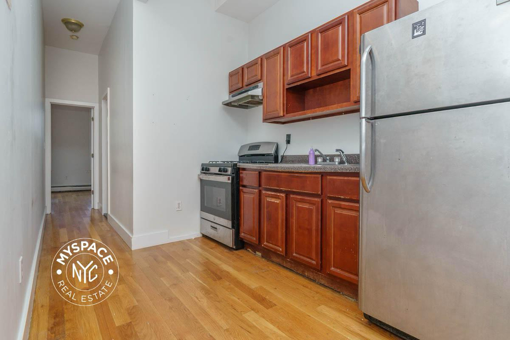 828 Halsey Street - Photo 1