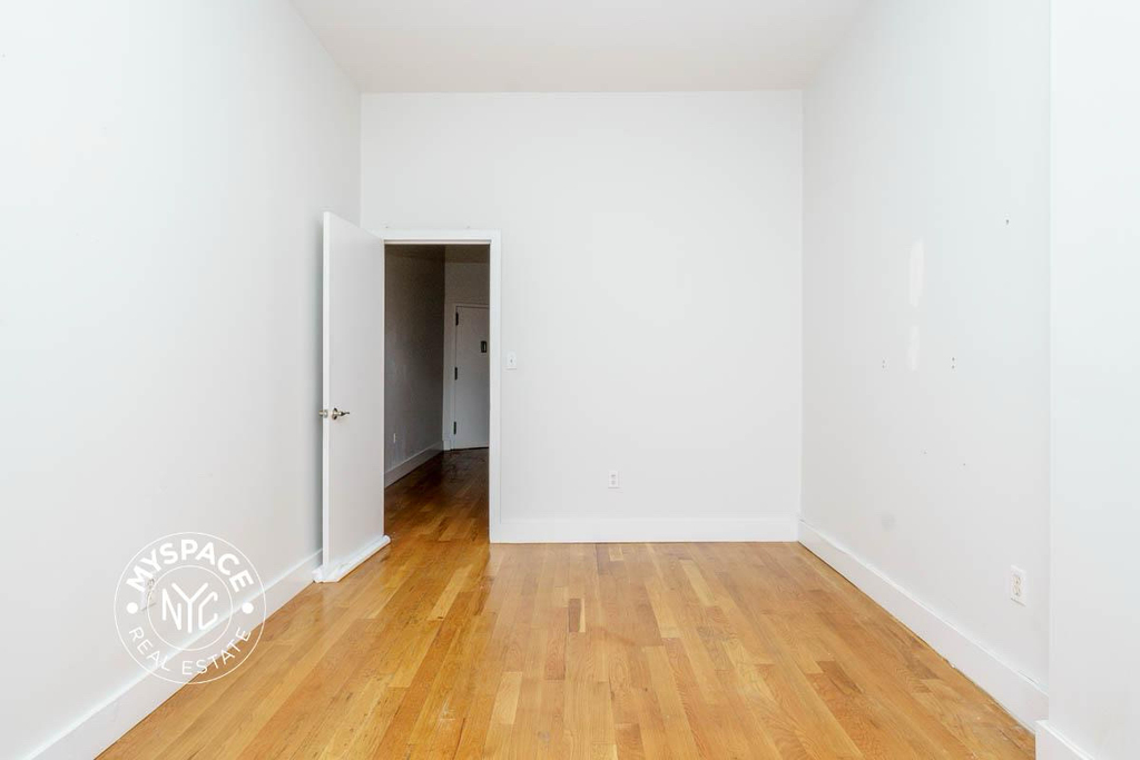 828 Halsey Street - Photo 4