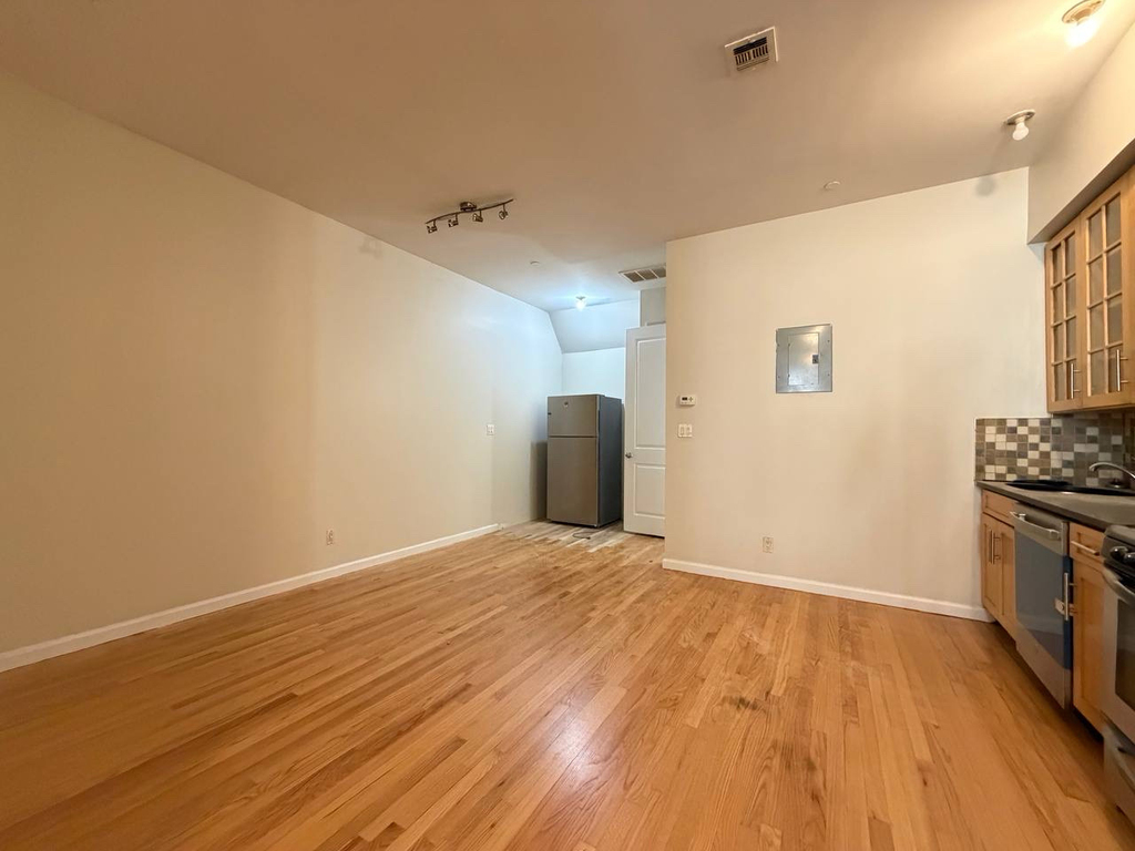 18 Goodwin Place - Photo 0