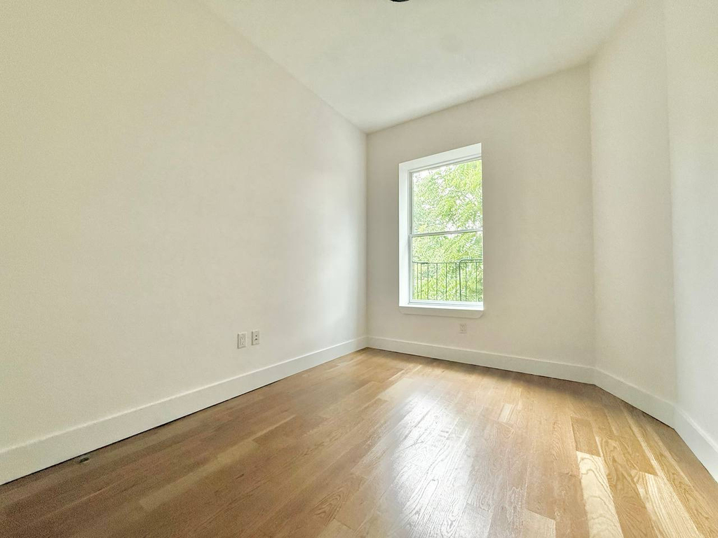 1052 Dean Street - Photo 3
