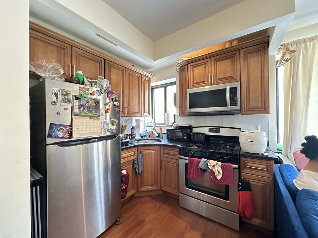28 Troutman Street - Photo 2
