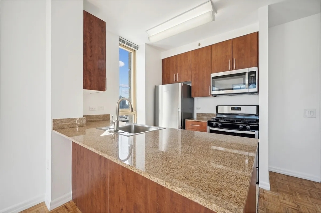 888 Main Street - Photo 0