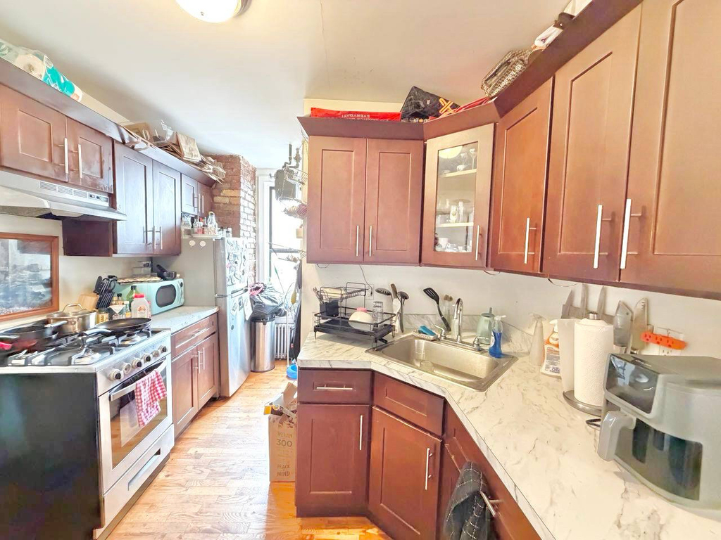 244 Roebling Street - Photo 3