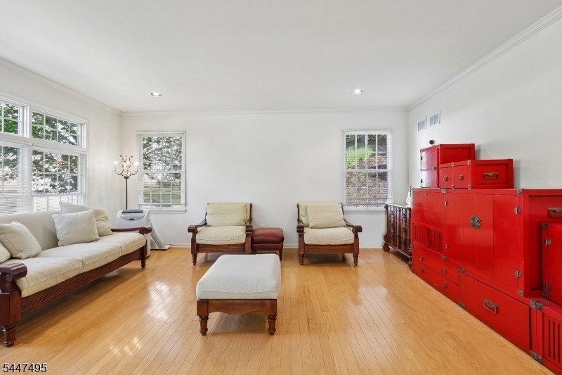 8 Pring Ct - Photo 2