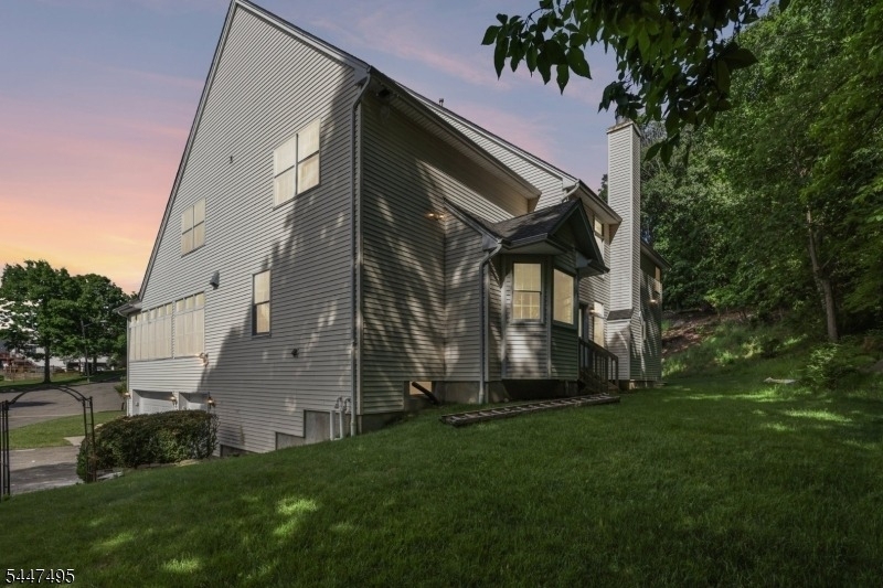 8 Pring Ct - Photo 1