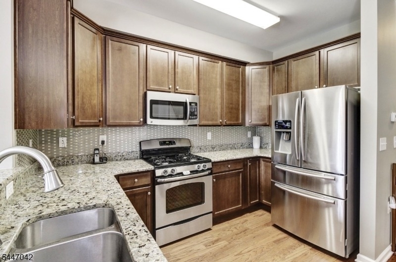 506 Waterview Ct - Photo 2