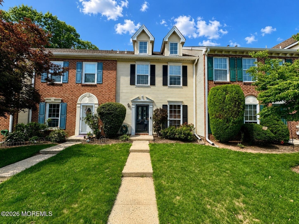 207 Lindsey Court - Photo 0