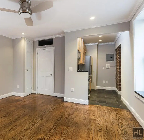E 100th St - Photo 2