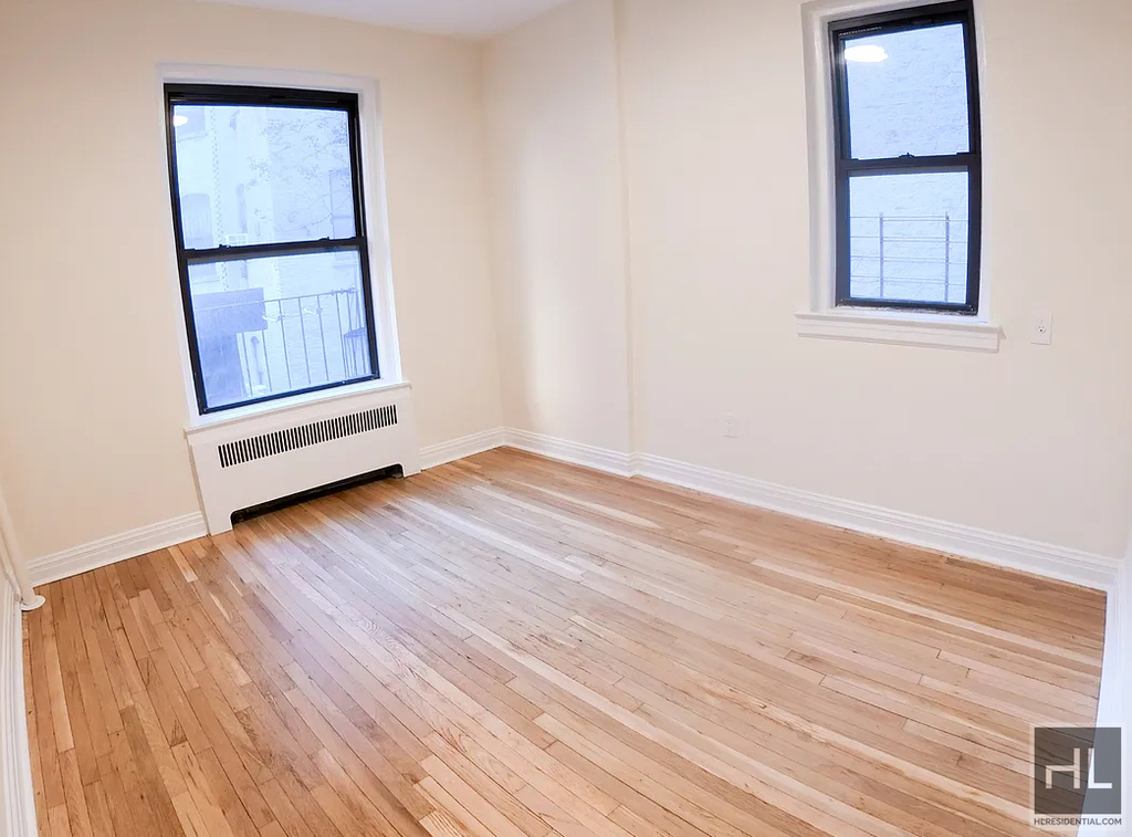 East 82 Street - Photo 1