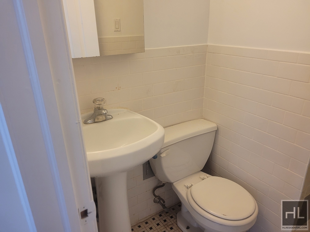 East 73rd Street - Photo 3