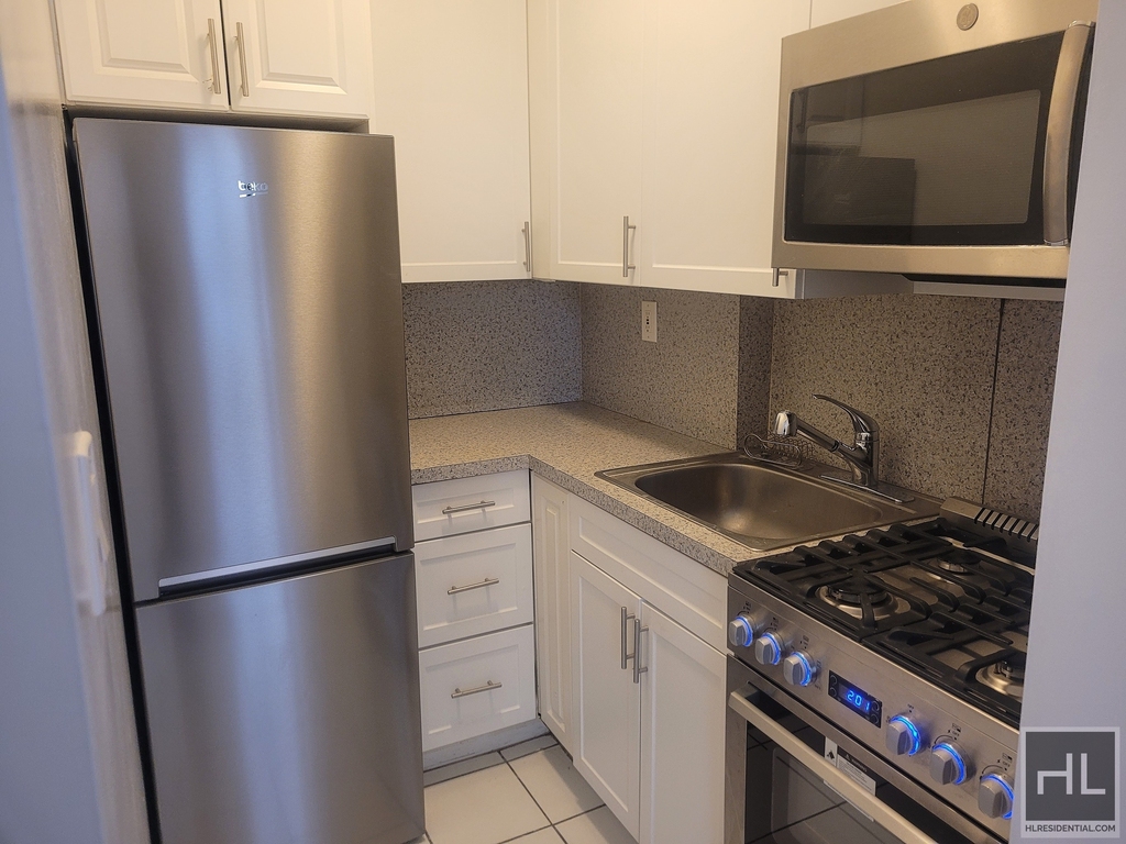East 73rd Street - Photo 2