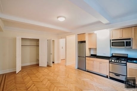 East 68 Street - Photo 2