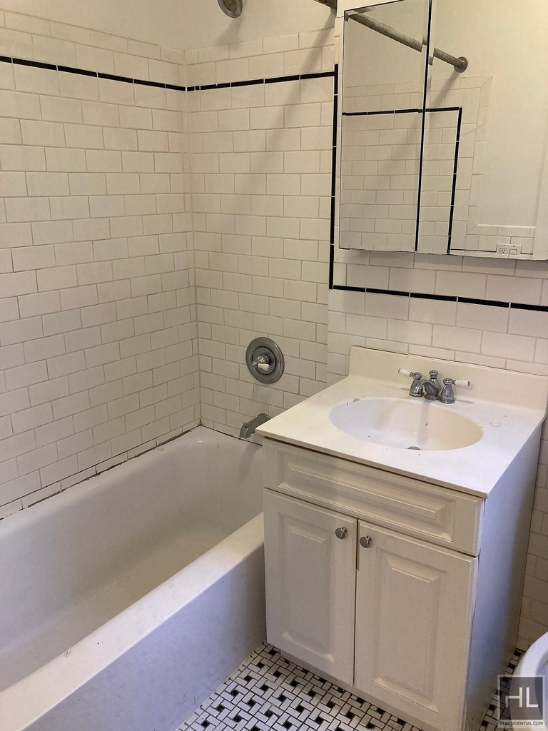 West 10th Street - Photo 1