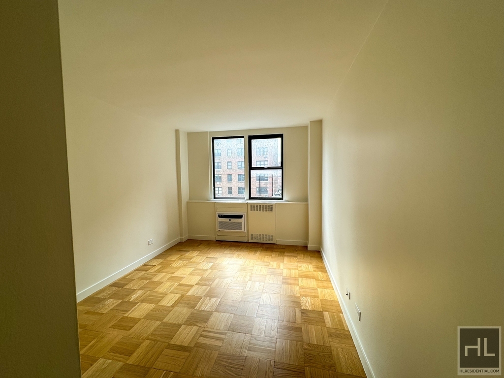 East 79th Street - Photo 2