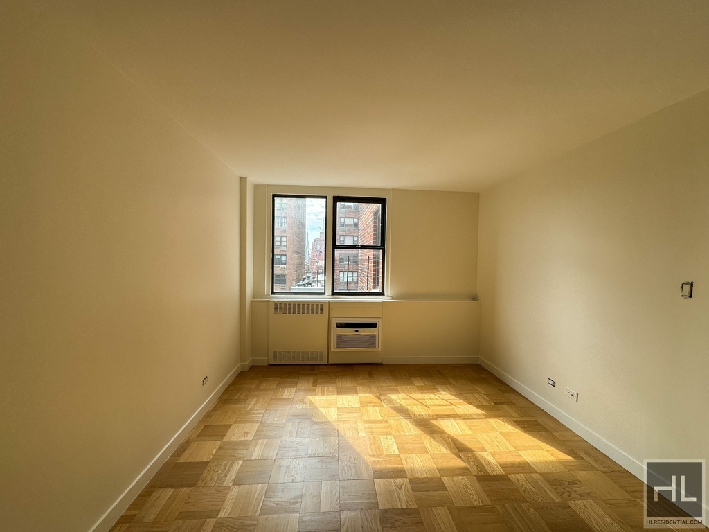 East 79th Street - Photo 3