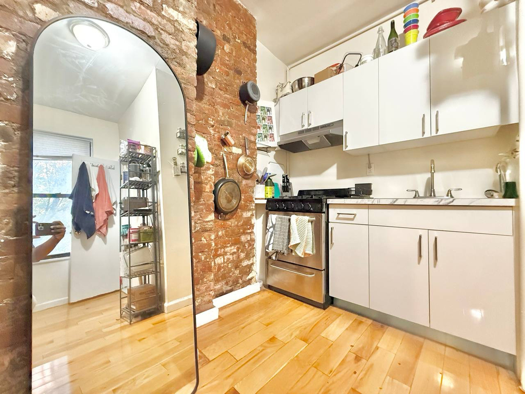 244 Roebling Street - Photo 2