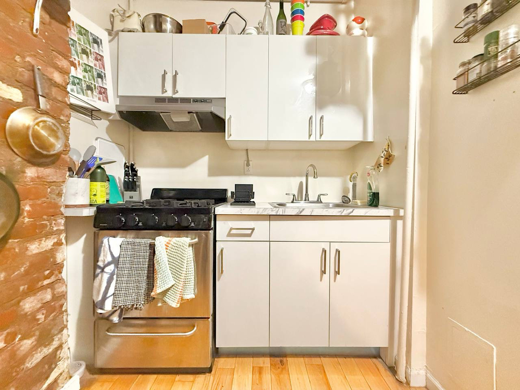 244 Roebling Street - Photo 3