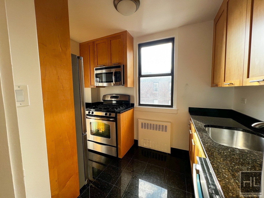 East 79th Street - Photo 2