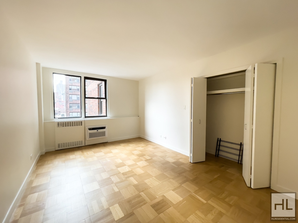 East 79th Street - Photo 3