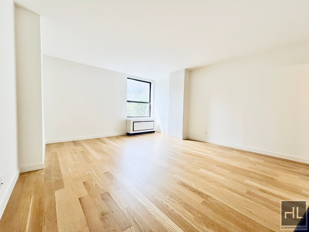 West 87th Street - Photo 4
