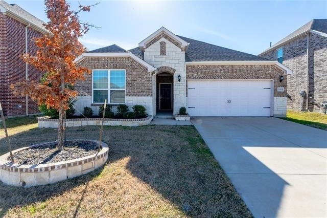 2904 Redbud Lane - Photo 0
